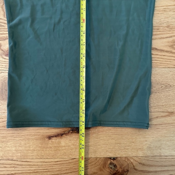 Under Armour OG Compression Shirt in Color Marine OD Green, Size M - Picture 3 of 6